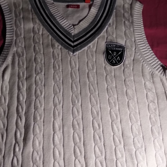 A white and blue sweater - Picture 1 of 5